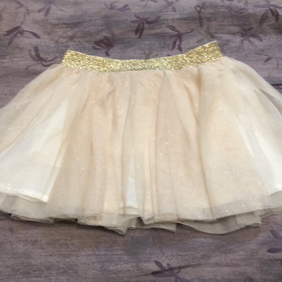 Girls gold and sparkle lined skort (built-in shorts). Like new condition. Size 4 - Picture 1 of 5